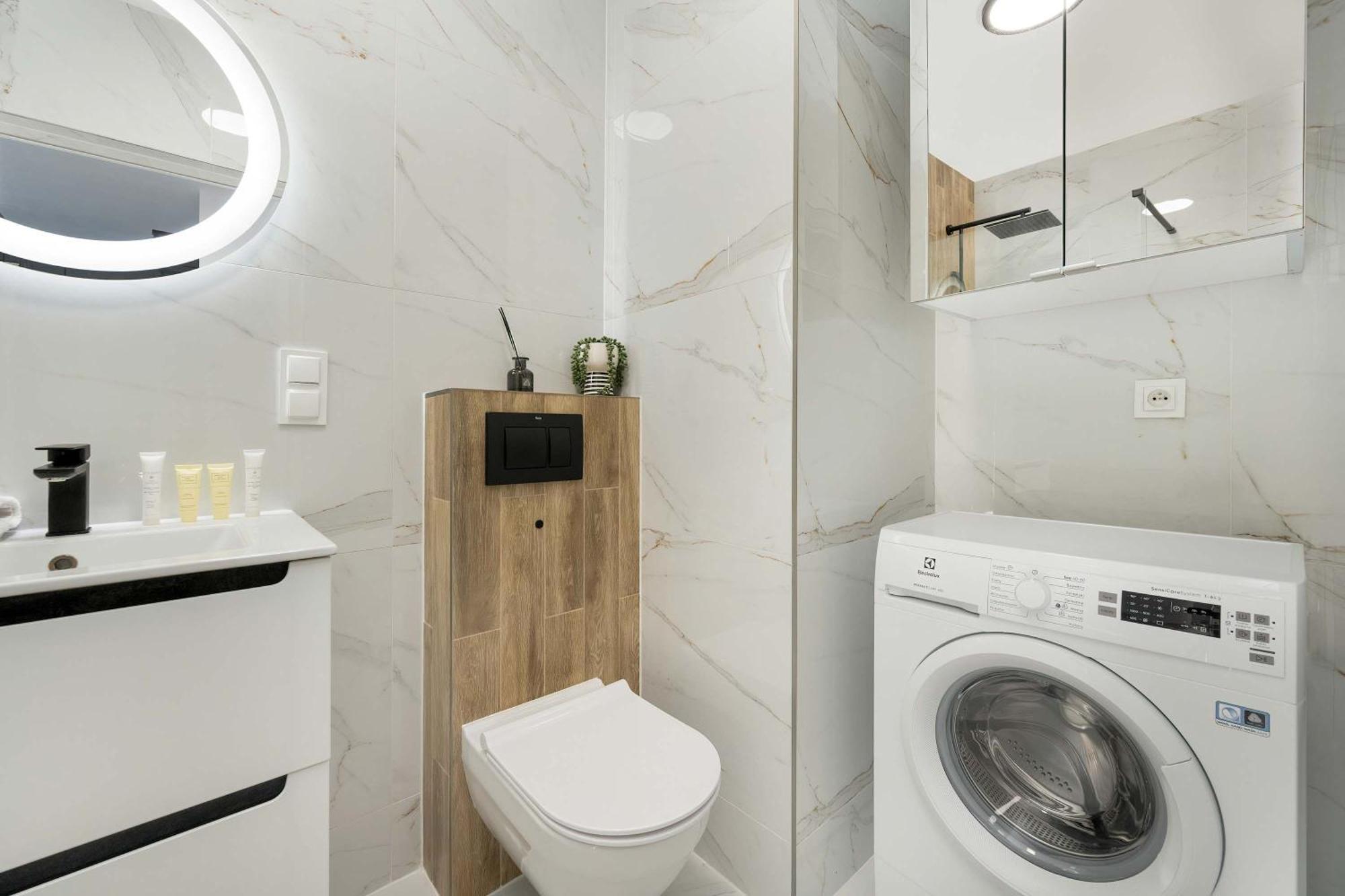 Lux Traugutta With Air Conditioning And Parking By Renters Breslau